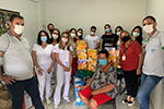 Páscoa Solidária UNIESI entrega chocolates aos idosos da Casa de Repouso Allan Kardec