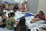Alunos do Fisioterapia do UNIESI aprendem na prática “Shantala” em bebes