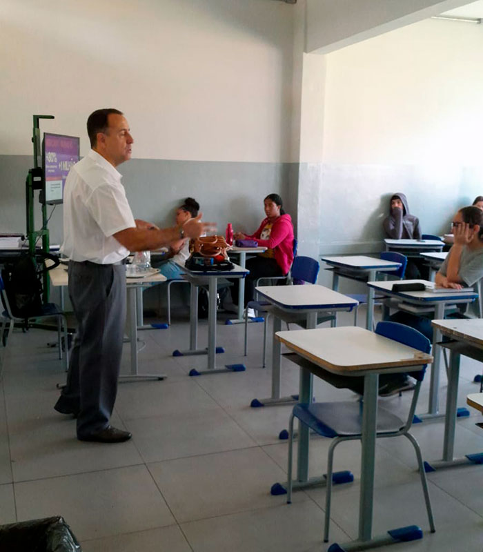 UNIESI na Escola visitou a escola Caetano Munhoz de Itapira