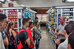 Alunos do curso de Gestao Comercial do UNIESI realizam visita técnica ao Supermercado Rofatto de Itapira